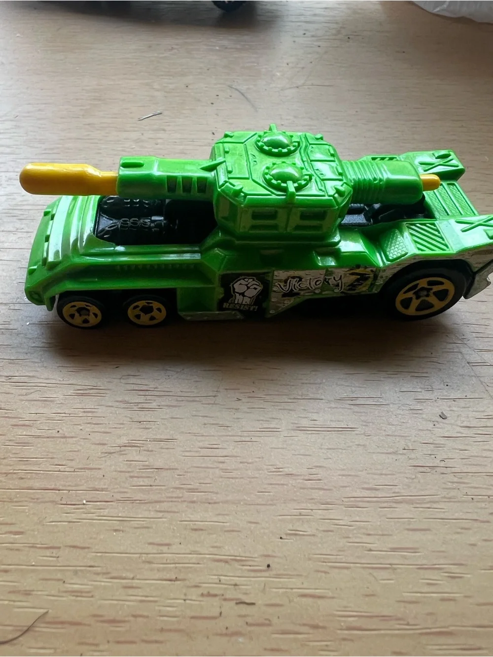 2011 HOT WHEELS INVADER VICTORY UPRISING GREEN 1:64 DIECAST 3 1/4